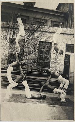 Фотография. г. Баку. Спорт. Гимнасты. Пирамида. 30-е гг. 14х9см. НЛ-47