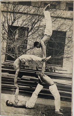 Фотография. г. Баку. Спорт. Гимнасты. Пирамида. 30-е гг. 14х9см. НЛ-47
