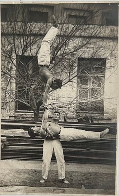 Фотография. г. Баку. Спорт. Гимнасты. Пирамида. 30-е гг. 14х9см. НЛ-47