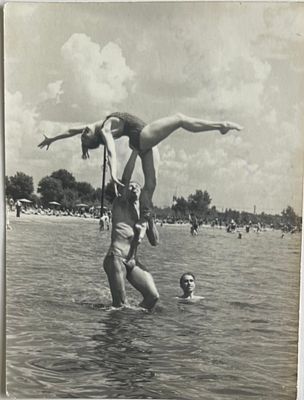 Фотография. Гастроли артистов балета. Отдых на воде. г. Днепропетровск. 1953г. 12х9см. НЛ-47