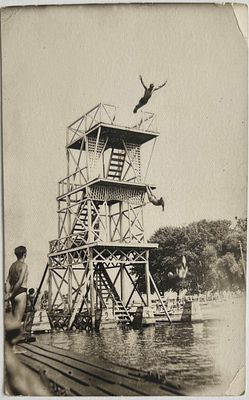 Фотография. Спартакиада 1930-е. Плаванье. Прыжки с вышки в воду. 14х8,8см. НЛ-47