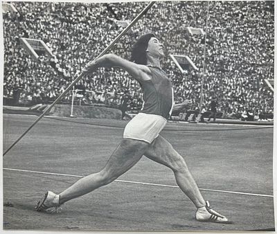 Фотография. Матч СССР-США по легкой атлетике 27-28 июля 1963г. Москва. Метает копье Эльвира 