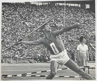 Фотография. Матч СССР-США по легкой атлетике 27-28 июля 1963г. Москва. Метает копье Янис Лусис. 