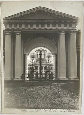 Фотография. Подмосковье. Архитектура. На обороте штамп Александр Алексеевич Иванов-Терентьев. 