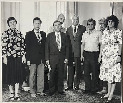 Фотография. Борис Ельцин, Л.Е.Суханов, С.Е.Трубе, Л.В.Брежнева и руководство ЦКБ "Алмаз" август 