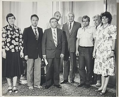 Фотография. Борис Ельцин, Л.Е.Суханов, С.Е.Трубе, Л.В.Брежнева и руководство ЦКБ "Алмаз" август 