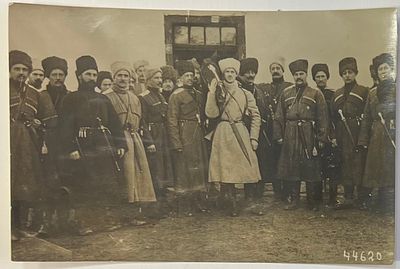 Фотография командира Дикой дивизии ВК Михаил Александрович с офицерами дивизии. Поздняя печать 