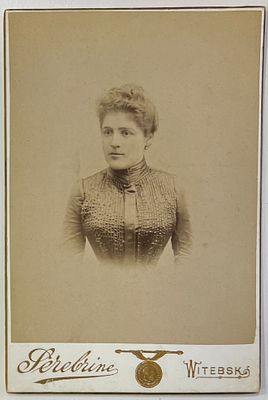 Кабинет портрет женщины. Иудаика. Фотограф.Серебринъ в Витебске. (из архива еврейской семьи) П-05х