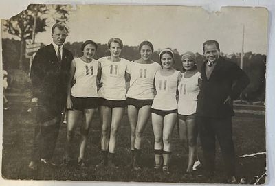 Фотография. Женская Спортивная команда. 30-е гг. 9,6х14,5см. п-05х