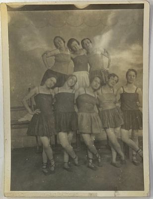 Фотография. Синяя блуза. Муздраминститут. г.Харьков. 1930г. 11,5х9см. п-05х