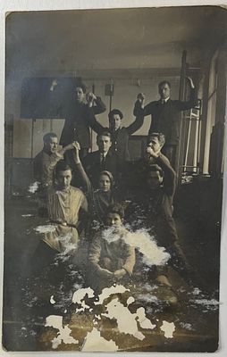Фотография. Синяя блуза. Муздраминститут. г.Харьков. 1930г. 13,5х8,7см. п-05х