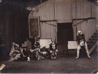 Фотография: Сцена из оперетты &laquo;Жирофле-Жирофля&raquo; Лекока в Камерном театре. Художественное 