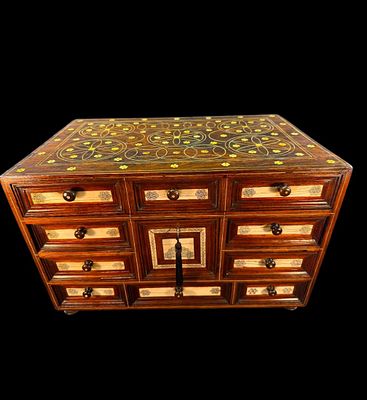 RARE Indo Portuguese rosewood cabinet box with bone inlays circa 1650. Indo Portuguese rosewood 