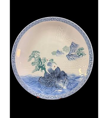 Antique 19th century Japanese Arita ware charger. This Japanese Arita ware porcelain charger 
