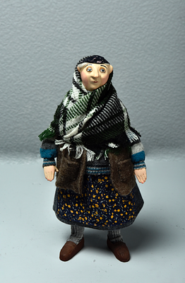 Дзиова Земфира Батразовна (род. 1969). Бабуля. 2025. Флюмо, ткань. 30 &times; 15 &times; 10 см. Каталог 