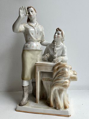 Малышева Нина Александровна (1914 –– 1983). Агрохимия. Дулёво. 1960-е гг. Фарфор, надглазурная 