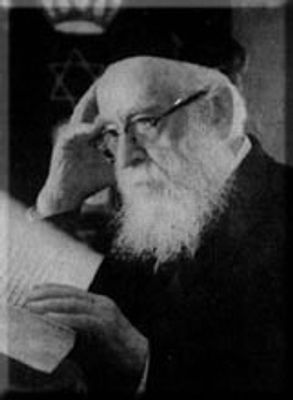 ספר מיוחס. שני ספרים כרוכים יחד: 
1)ספר "עמק סוכות":"כולל חידושים ובאורים על מסכת סוכה, 
מאתי 