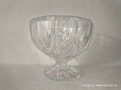 קערת קריסטל מרהיבה מעוטרת דוגמאות חוזרת מאסיבית וכבדה מאוד 
מצב מושלם 
קוטר: 19 