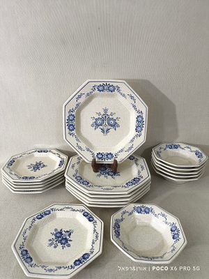 סט פורצלן איכותי 18 יחידות 
6 צלחות מנה עיקרית 
6 צלחות קינוח 
6 צלחות 