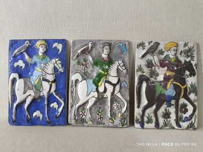 לוט 3 אריחי קרמיקה פרסים מעוטרים ציורי יד 
תקופה פרס שנות ה40 
סימני גיל ושימוש 