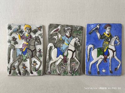 לוט 3 אריחי קרמיקה פרסים מעוטרים ציורי יד 
תקופה פרס שנות ה40 
סימני גיל ושימוש 