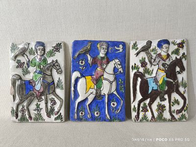 לוט 3 אריחי קרמיקה פרסים מעוטרים ציורי יד 
תקופה פרס שנות ה40 
סימני גיל ושימוש 