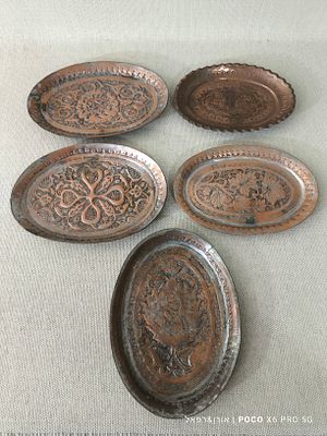 לוט 5 צלוחיות פרסיות מעוטרת חריטת יד 
דוגמאות שונות 
קוטר: 17×13 ס"מ