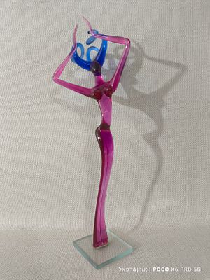 "השטן לבוש פראדה" 
פיגורת זכוכית סטודיו מרהיבה בדמות אישה שטן בעבודת ניפוח זכוכית ידי אמן 
מצב 