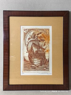 תחריט המתאר את הספינה "סנטה מריה" של מגלה הארצות כריסטופר קולומבוס 
חתום וממוספר 