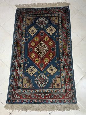 שטיח קווקזי אריגת יד 
מצב טוב 
מידות: 81&times;137 ס"מ