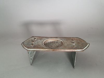 כלי פרסי להכנת חינה. כלי נחושת פרסי מיוחד מאד כנראה להכנת חינה. עם עבודת חריטה של דגים ודומיות. 