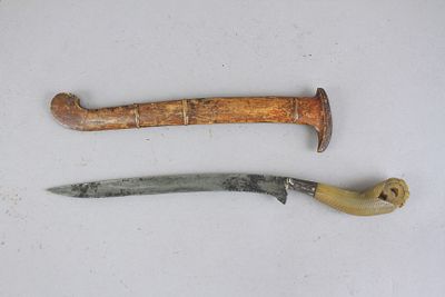 סכין מסומטרה. סכין RENTONG מהאי סומטרה באינדונזיה. משויך בדרך כלל לשבט ה ACHE מצפון מערב האי. 