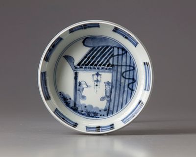 A JAPANESE ARITA WARE BLUE AND WHITE DISH, 17TH CENTURY. The dish is decorated to the centre 