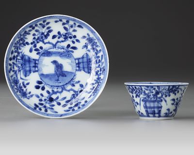 A CHINESE TEACUP AND SAUCER, EARLY 18TH CENTURY. Teacup and saucer on footrings. Decorated in 