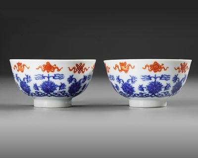 A PAIR OF CHINESE 'BAJIXIANG' BOWLS, 19TH-20TH CENTURY. A pair of Chinese porcelain bowls, each 