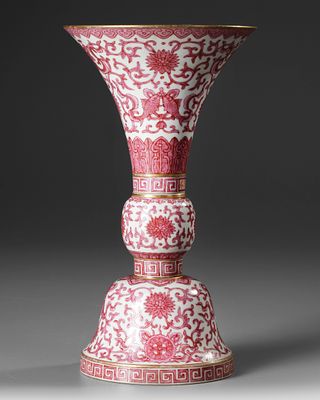 A CHINESE PORCELAIN ALTAR VASE, 19TH-20TH CENTURY. A Chinese porcelain vase of archaistic gu 