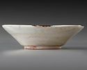 A NISHAPUR POTTERY SAMANID BOWL, 9TH-10TH CENTURY. Standing on a small uncovered foot with Image - 2