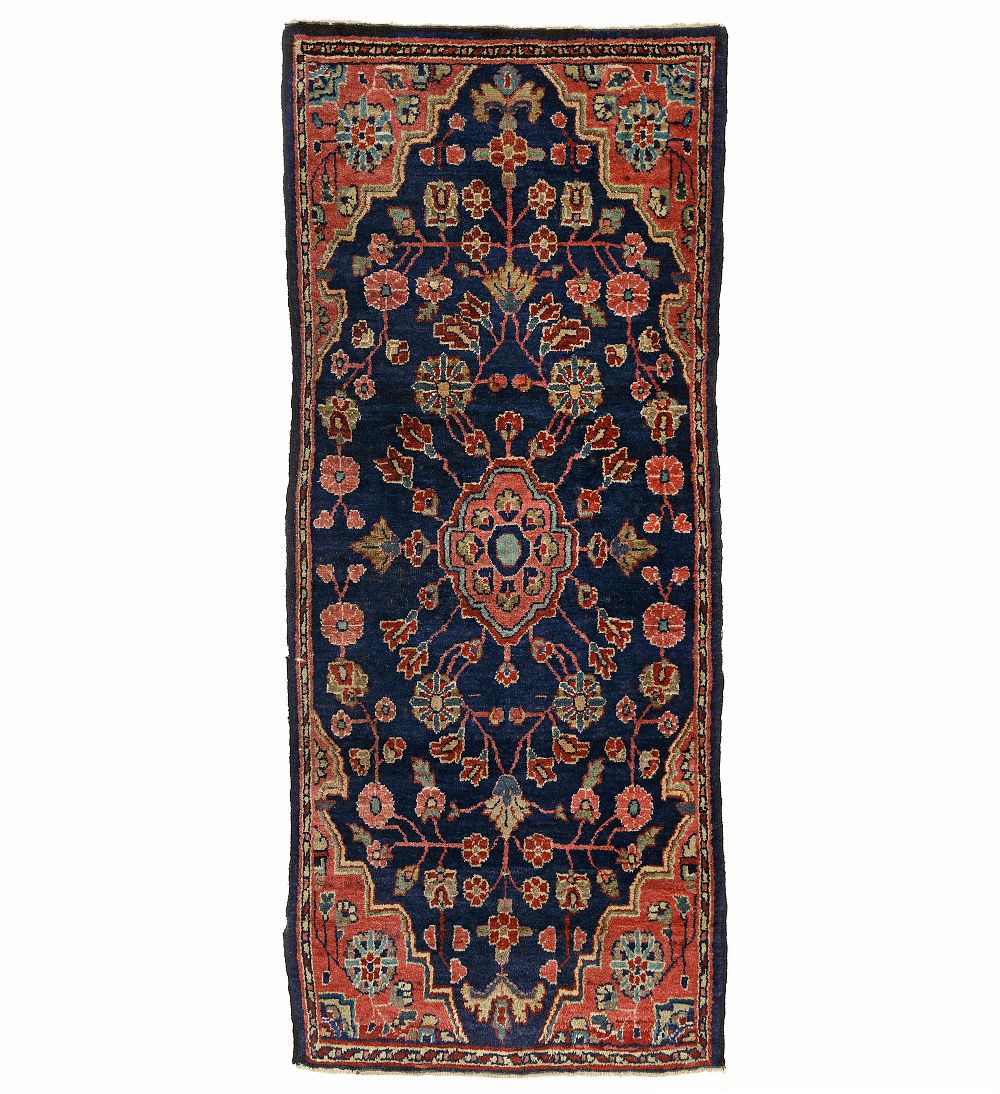 SARUK-MAHAL GALLERY, CENTRAL PERSIA, CIRCA 1920. Antique, 100% natural plant-based dyes, lower 
