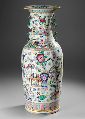 A LARGE CHINESE FAMILLE ROSE 'HUNDRED ANTIQUES' VASE, 19TH CENTURY. The vase is decorated with 