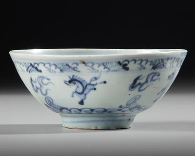 CHINESE BLUE AND WHITE BOWL, MING DYNASTY, ca 1600. A fine porcelain bowl painted in underglaze 