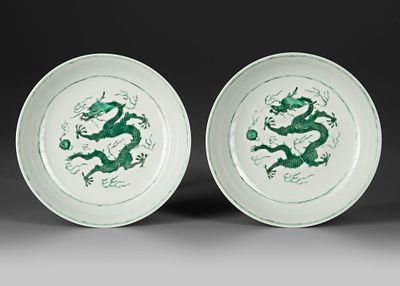 PAIR OF CHINESE GREEN-ENAMELLED DRAGON DISHES, EARLY 20TH CENTURY. A fine pair of porcelain 