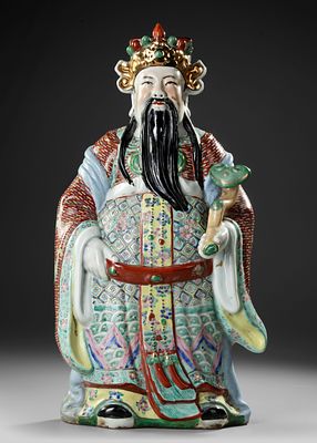 LARGE CHINESE FAMILLE ROSE FIGURE, 19TH / 20TH CENTURY. A finely crafted porcelain figure 