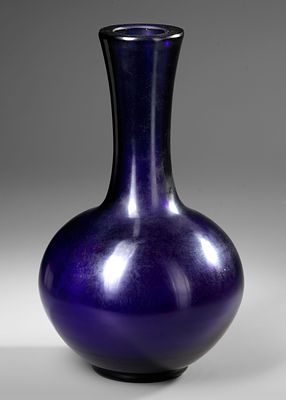 CHINESE BLUE PEKING GLASS VASE, 20TH CENTURY. Peking glass vase of elegant baluster form 