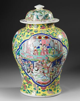 CHINESE FAMILLE ROSE JAR AND COVER, 19TH / 20TH CENTURY. A vibrant Chinese Famille Rose 