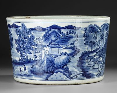 CHINESE BLUE AND WHITE BASIN, 19TH/20TH CENTURY. A finely painted Chinese blue and white 