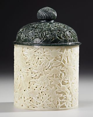 CHINESE CARVED WHITE JADE CYLINDRICAL JAR WITH JADE COVER, 19TH CENTURY. A finely carved white 