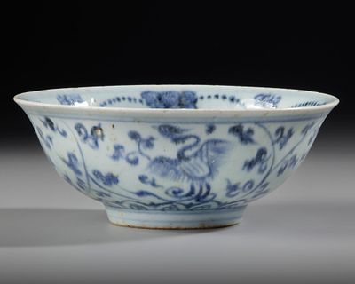 CHINESE BLUE AND WHITE BOWL, MING DYNASTY, ca 1600. A beautifully painted porcelain bowl 