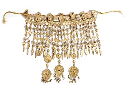 A SILVER NECKLACE, EGYPT, EARLY 20TH CENTURY. Richly decorated with filigree elements, dangling 