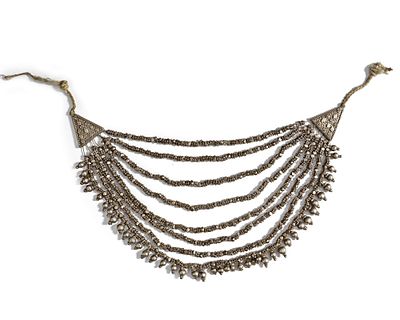 AN ISLAMIC SILVER NECKLACE, YEMEN, 20TH CENTURY. With multiple cascading strands of finely 