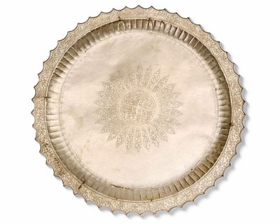 A MALAY SILVER TRAY, 19TH CENTURY. Finely decorated with intricate floral and geometric 